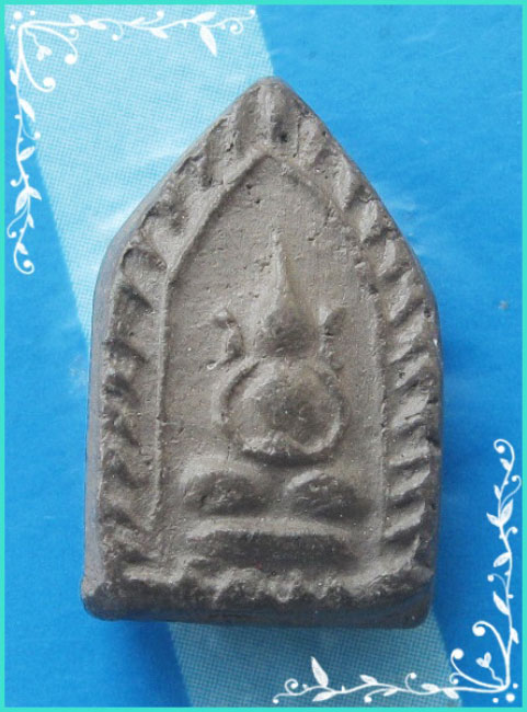 ..ลป.หอม วัดบางเตยกลาง พิมพ์ พระอม ห้าเหลี่ยม เนื้อดินเผา หลังเรียบ สีดำ..