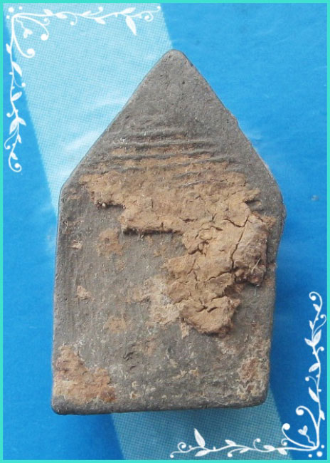 ..ลป.หอม วัดบางเตยกลาง พิมพ์ พระอม ห้าเหลี่ยม เนื้อดินเผา หลังเรียบ สีดำ..