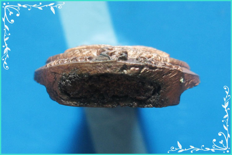 ..ลป.มัง วัดเทพกุญชร ลบ. เหรียญหล่อรุ่นแรก พิมพ์เต็มองค์ เนื้อทองผสม หลัง มณฑป ใต้ฐานอุดผง..