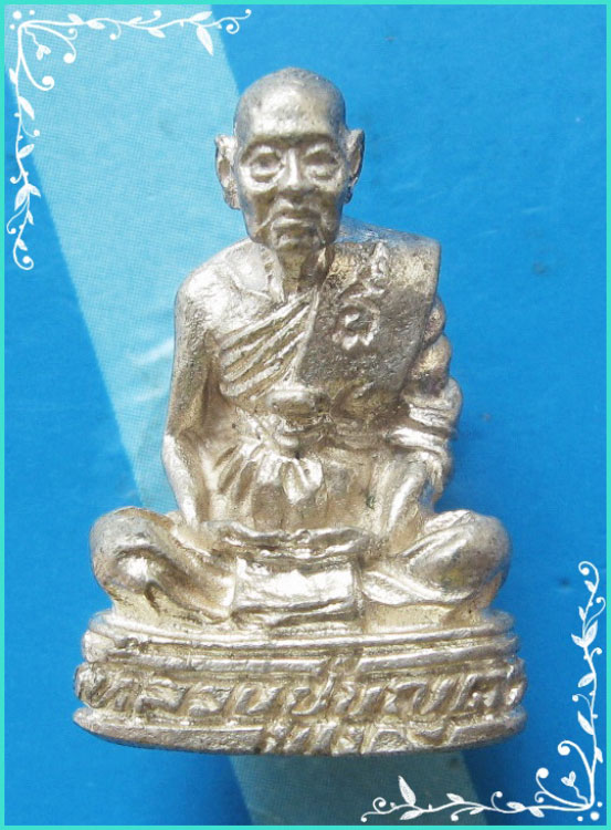 ..ลป.บุญตา วัดคลองเกตุ ลบ. พระรูปหล่อ ลอยองค์ เนื้อเงิน อุดกริ่ง รุ่นอายุ 90 ปี ก้าวหน้าร่มเย็น..