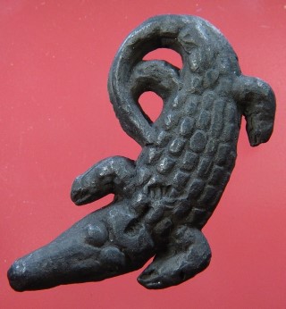 จระเข้โทน หลวงพ่อสนิท วัดลำบัวลอย รุ่น 2 ตอก ทบ สนใจเชิญครับ.