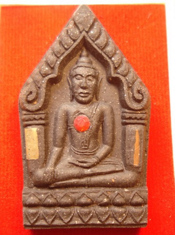 หลวงพ่อชื่น วัดตาอี พระขุนแผน รุ่น รับทรัพย์ เนื้อกากยายักษ์ผงเกสรผสมอิธิเจ ฝังพลอยตะกรุด มีจีวรด้าน