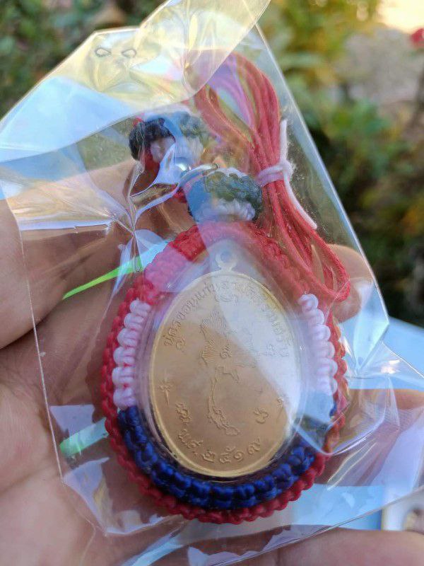 เหรียญพระธาตุพนม วัดพระธาตุพนม นครพนม สวยๆ พร้อมเลี่ยมกันน้ำถักเชือกเทียนพร้อมใช้