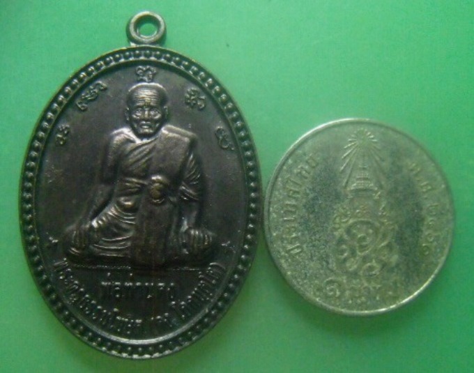 **วัดใจ**เหรียญพ่อท่านคง (พระครูธรรมโฆษิต) วัดธรรมโฆษณ์ จ.สงขลา ปี ๒๕๕๒**หลังยันต์ สวยๆ