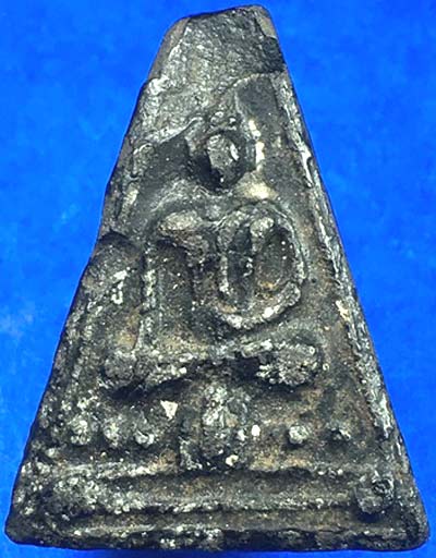 *พิมพ์นางพญาสามเหลี่ยมแซยิด ปี๒๔๗๐ หลวงพ่อขัน วัดนกกระจาบ อยุธยา เนื้อดินจุ่มรัก*