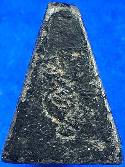 *พิมพ์นางพญาสามเหลี่ยมแซยิด ปี๒๔๗๐ หลวงพ่อขัน วัดนกกระจาบ อยุธยา เนื้อดินจุ่มรัก*