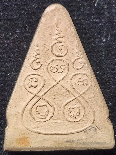 วัดไผ่โรงวัว จ.สุพรรณบุรี พระพุทธโคดม พิมพ์ห้าเหลี่ยม  เนื้อดินเผา 2505