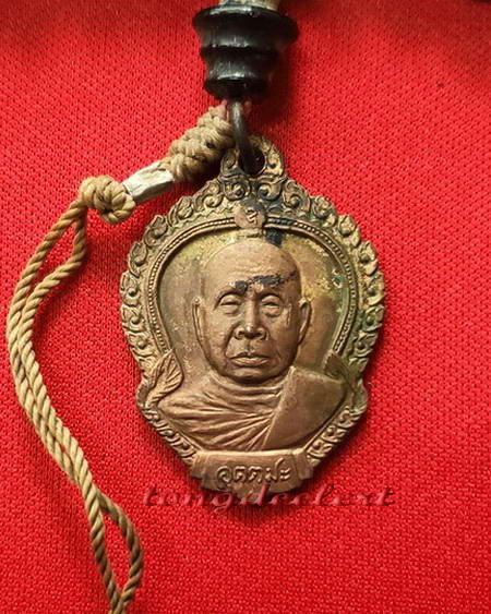 ประคำผงว่านเกสร108 รุ่นแรก หลวงพ่ออุตตมะ วัดวังก์วิเวการาม จ .กาญจนบุรี มีเหรียญห้อยปลายประคำด้วยค่ะ