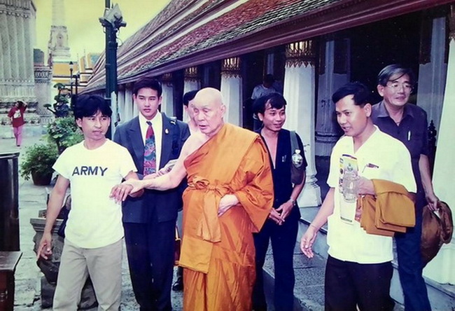 ประคำผงว่านเกสร108 รุ่นแรก หลวงพ่ออุตตมะ วัดวังก์วิเวการาม จ .กาญจนบุรี มีเหรียญห้อยปลายประคำด้วยค่ะ