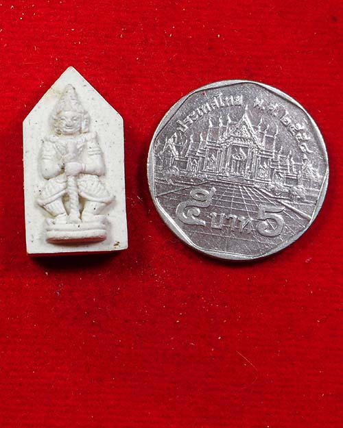  ท้าวเวสสุวรรณ รุ่น “เศรษฐีหนุนดวง” เนื้อผงพุทธคุณฉัพพรรณรังสี หลวงพ่อหนุน วัดพุทธโมกข์