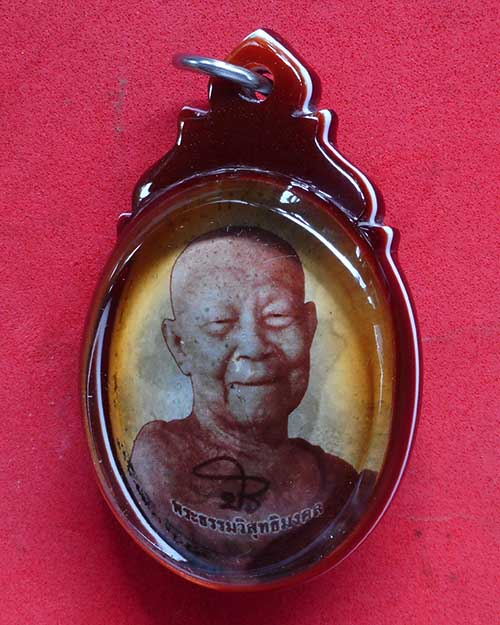  ล็อกเก็ตรูปไข่ครึ่งองค์หลวงตามหาบัว วัดป่าบ้านตาด จังหวัดอุดรธานี