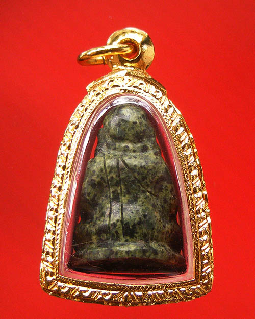  พระหินแกะแม่น้ำโขง พิมพ์พระสังกัจจายน์ หลวงปู่อุ่นหล้า วัดป่าแก้วชุมพล สายแร่สวยครับ