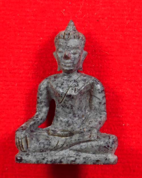 พระหินแม่น้ำโขง  หลวงอุ่นหล้า วัดป่าแก้วชุมพล จังหวัดสกลนคร