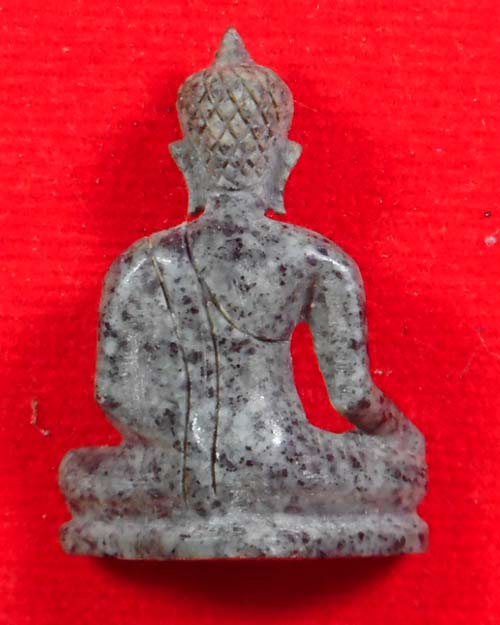 พระหินแม่น้ำโขง  หลวงอุ่นหล้า วัดป่าแก้วชุมพล จังหวัดสกลนคร