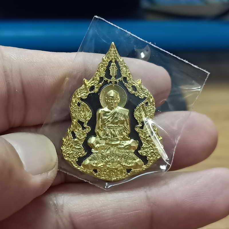 เหรียญ 111 ปี ชาตกาล หลวงพ่อพูล วัดไผ่ล้อม จ.นครปฐม ปี 2566 เนื้อแบล็คโรเดียม องค์ทอง หมายเลข 882