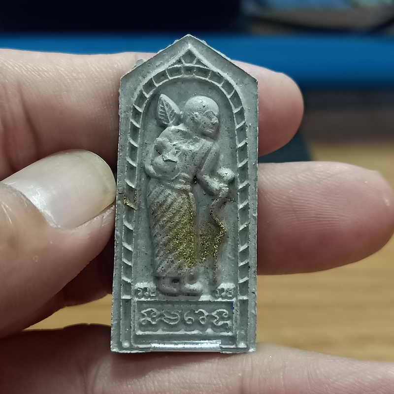 พระผงสีวลี หลังยันต์ห้า(รุ่นแรก) ทีมพี่เสือสร้าง หลวงพ่อรวย วัดมาบตะพุด จ.ระยอง ปี 2566 เนื้อผงธูป