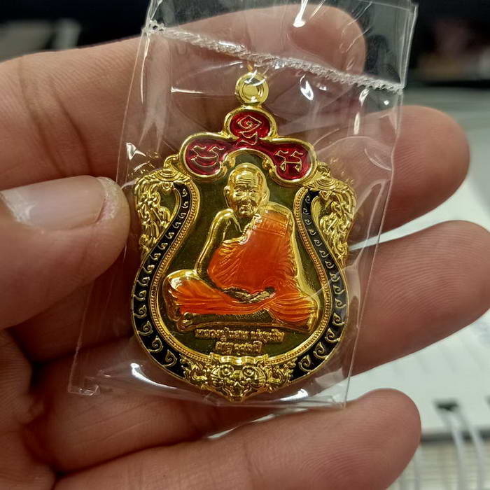 เหรียญเสมาหัวเสือ รุ่นพยัคฆ์แสนล้าน หลวงปู่แสน วัดบ้านหนองจิก จ.ศรีสะเกษ ปี 2562 เนื้อทองทิพย์กะไหล่