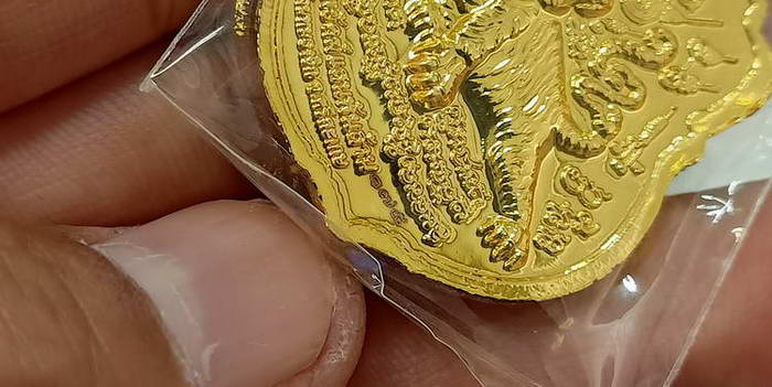 เหรียญเสมาหัวเสือ รุ่นพยัคฆ์แสนล้าน หลวงปู่แสน วัดบ้านหนองจิก จ.ศรีสะเกษ ปี 2562 เนื้อทองทิพย์กะไหล่