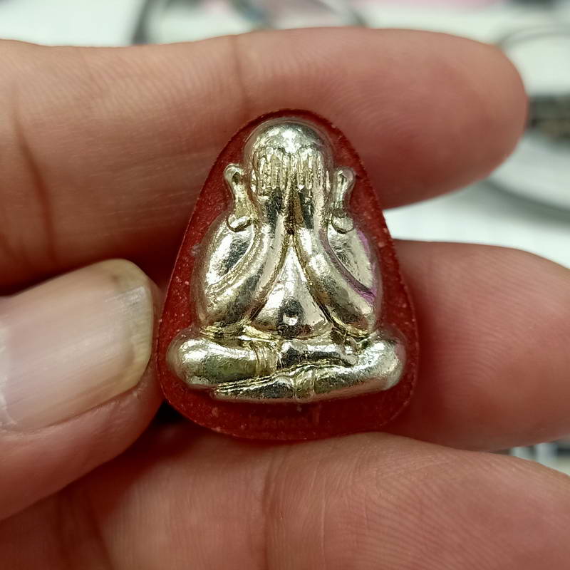 พระปิดตาปลดหนี้ รุ่นที่ระลึกบูรณะอุโบสถ หลวงพ่อนงค์ อภิชาโต (ศิษย์หลวงปู่โต๊ะ) วัดบางน้ำชน ธนบุรี