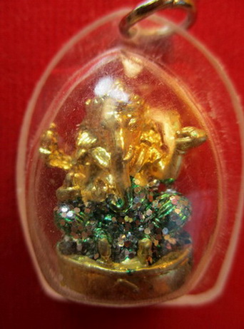 ชุบกระไหล่ทอง๑๑๑พระพิฆเนศวร์ลอยองค์ชุบทองลงยาเลี่ยมกรอบกันน้ำปลุกเสกโบสถ์พรามณ์วัดแขกโดยท่านอาจารย์ห