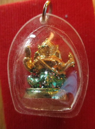 ชุบกระไหล่ทอง๑๑๑พระพิฆเนศวร์ลอยองค์ชุบทองลงยาเลี่ยมกรอบกันน้ำปลุกเสกโบสถ์พรามณ์วัดแขกโดยท่านอาจารย์ห