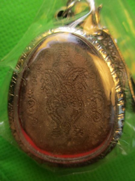 แถมกรอบลายพร้อมแหนบ๒๒๒รุ่นประสพการณ์รอดตายจากสึนามิภูเก็ต2547////สุดยอดพระผงปิดตาเนื้อว่านยาผงพุทธคุ