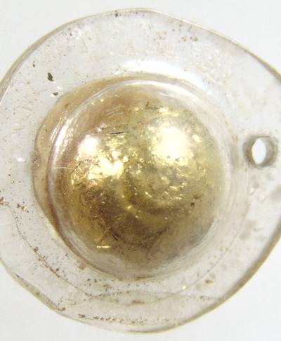 ๒๐ ลูกอมเนื้อผง ปิดทอง