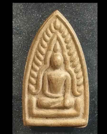 เคาะเดียวแดง.. พระเนื้อผงน้ำมัน หลังยันต์ เนื้อสวย ไม่ทราบที