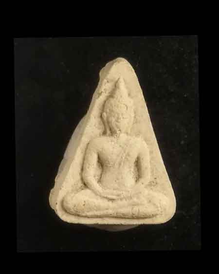 เคาะเดียวแดง..พระพุทธสามเหลี่ยมเนื้อผงพุทธคุณ หลวงพ่อเปี่ยม วัดเกาะหลัก จ.ประจวบคีรีขันธ์