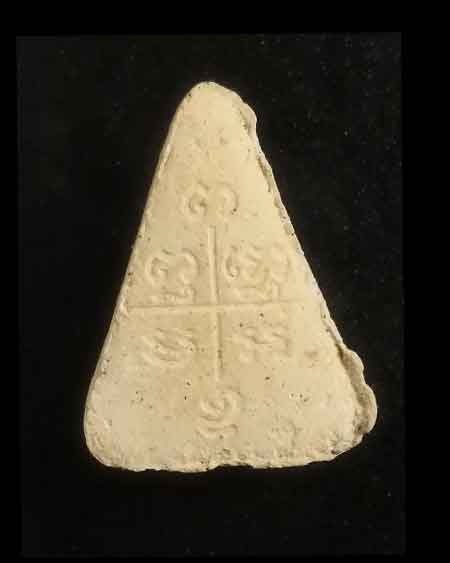 เคาะเดียวแดง..พระพุทธสามเหลี่ยมเนื้อผงพุทธคุณ หลวงพ่อเปี่ยม วัดเกาะหลัก จ.ประจวบคีรีขันธ์