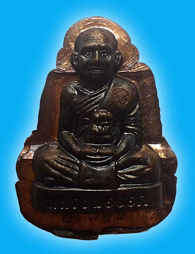 หล่อปั๊มรุ่นแรก เนื้อทองแดง ไม่ตัดปีก หลวงพ่อยอด วัดตะคร้อ นครราชสีมา 2564