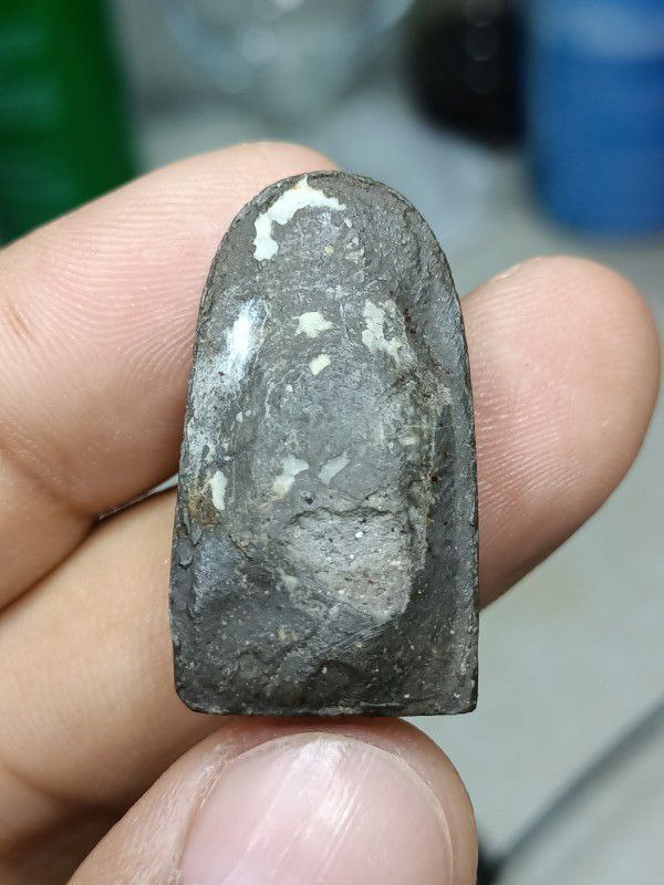 พระหลวงปู่ทวดพิมพ์พระรอด(ใหญ่) หลวงปู่หมุน วัดบ้านจาน รุ่นพระเจ้าห้าพระองค์ ปี 2543 เนื้อผงว่าน108