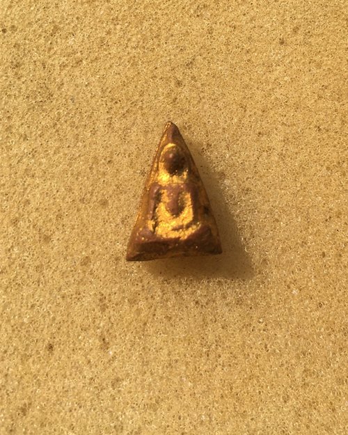 พระเนื้อดินทาทอง หลวงพ่อนารถ วัดศรีโลหะราษฎร์บำรุง จ.กาญจนบุรี 