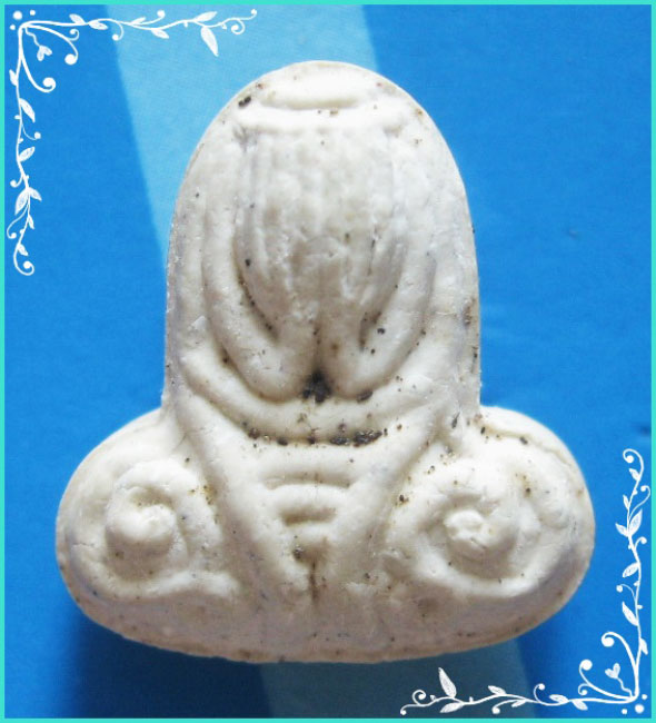 ..ลป.ปลื้ม วัดสวนหงส์ สพ. พระปิดตายันต์ยุ่ง รุ่นแรก เนื้อผงเก่าๆ หลังยันต์นะ ปี 38..