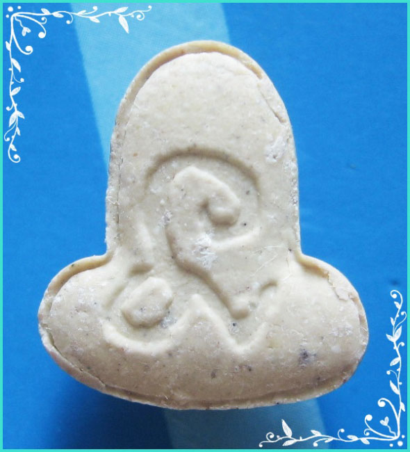 ..ลป.ปลื้ม วัดสวนหงส์ สพ. พระปิดตายันต์ยุ่ง รุ่นแรก เนื้อผงเก่าๆ หลังยันต์นะ ปี 38..