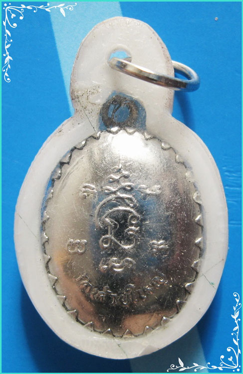 ..ลพ.ก้าน วัดห้วยใหญ่ ชบ. ล็อคเก็ต ฉากฟ้า ครึ่งองค์ หลังยันต์ เลี่ยมเก่า..