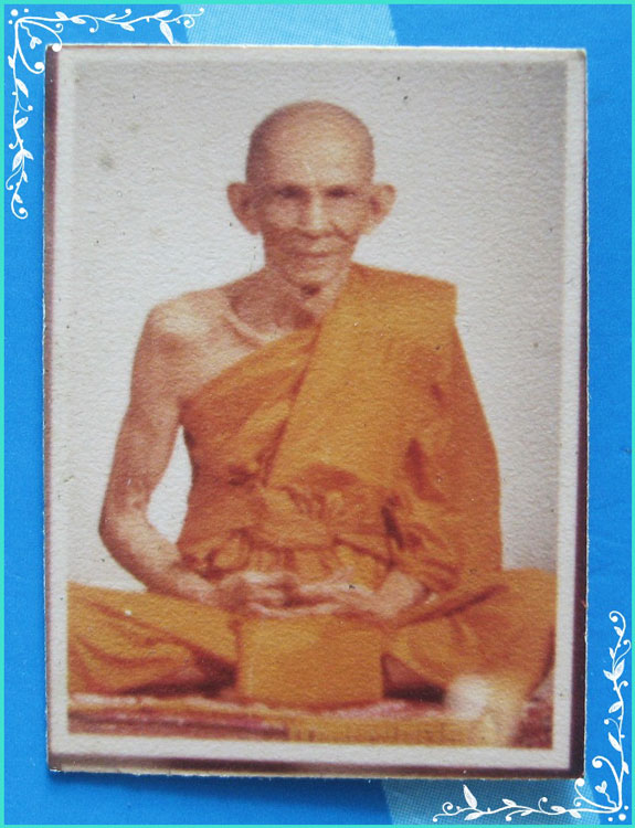 ..ลป.เส็ง วัดบางนา ปท. รูปถ่ายสี เต็มองค์ หลังเรียบ ขนาด 1 นิ้ว มีรอยจารปากกา..