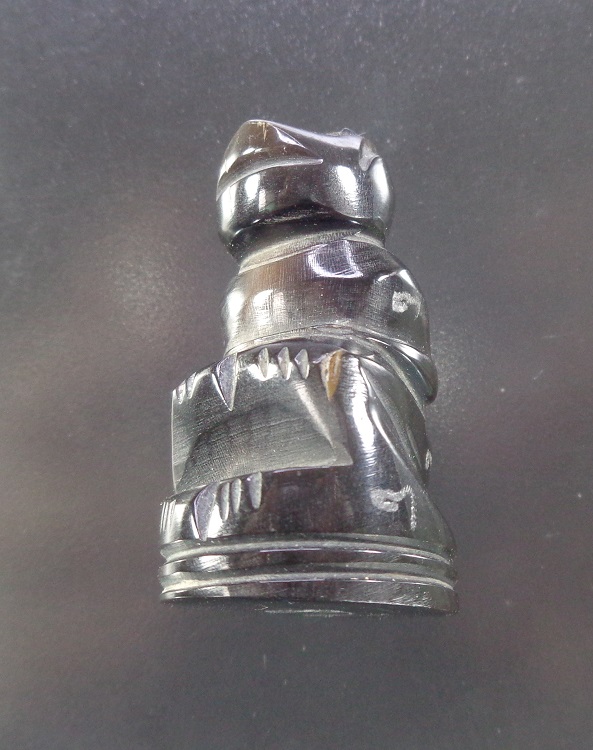 หนุมานแกะจากเขาควาย ขนาดความสูง 1.5 นิ้ว มีรอยจารมือรอบๆองค์ สวยครับ