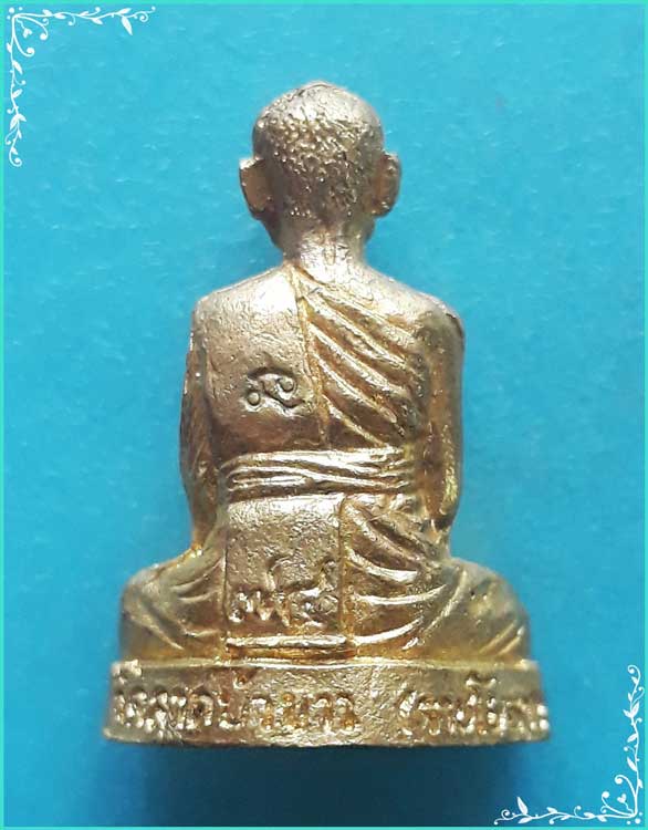 ..ลป.หลุย วัดลาดบัวขาว กทม พระรูปหล่อปั๊มรุ่นแรก กะไหล่ทอง ปี 45..