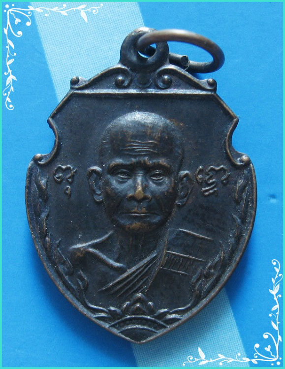 ...ลพ.สง่า วัดหนองม่วง รบ. เหรียญครึ่งองค์ พิมพ์หน้าวัวเล็ก เนื้อทองแดง หลังยันต์...