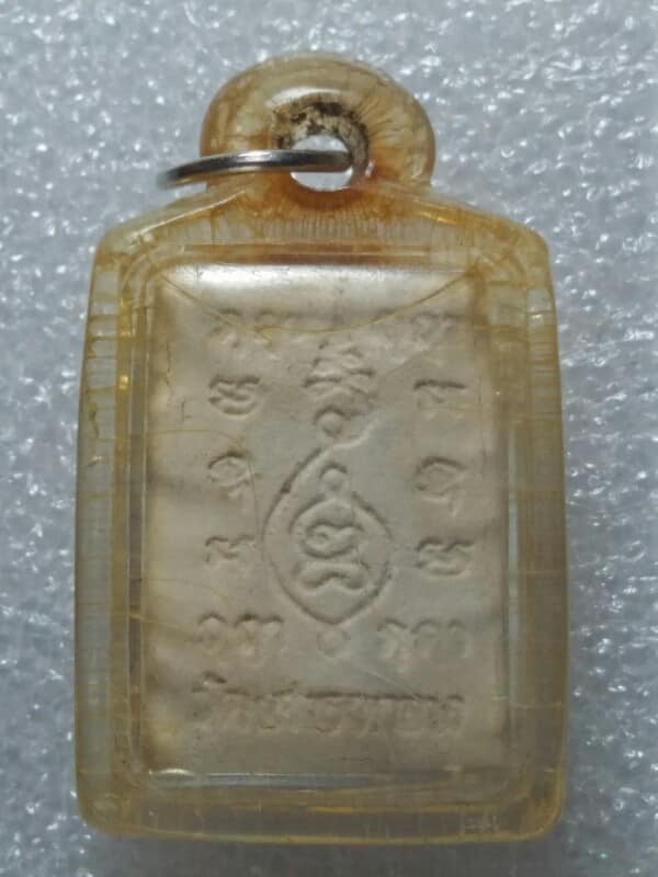 พระผงหลวงพ่อขาว วัดเสาธงกลาง สมุทรปราการ  เลี่ยมพลาสติก 