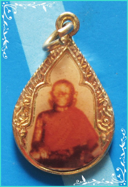 ..ลป.จ้อย วัดบางช้างเหนือ นฐ. ล็อคเก็ตสี ครึ่งองค์ กะไหล่ทอง หลังยันต์..