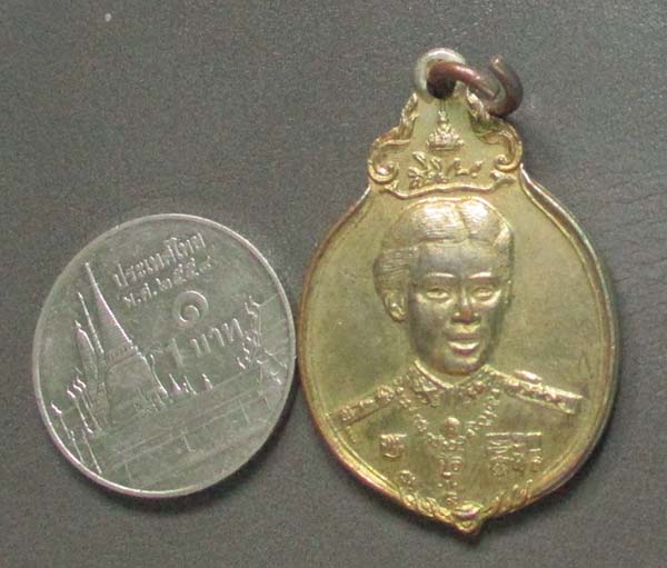 เหรียญสมเด็จพระเทพ   ปี2521  กะไล่ทอง