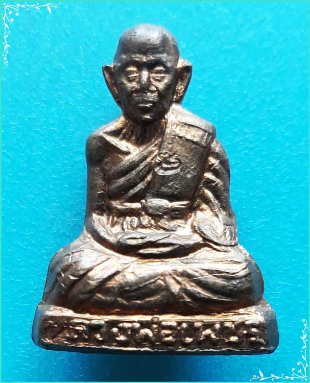 ..ลพ.เพชร วัดบ้านกรับ พระรูปหล่อปั๊มรุ่นแรก เนื้อทองแดง ปี 36 ตอกโค้ด..