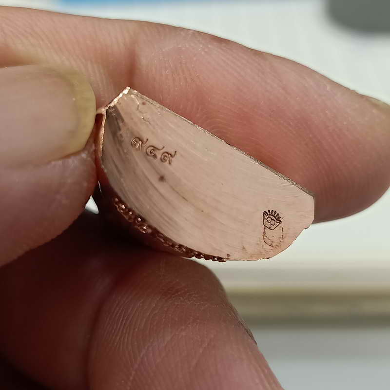 รูปเหมือนปั้ม รุ่นเลื่อนสมณศักดิ์ หลวงปูจื่อ วัดเขาตาเงาะอุดมพร จ.ชัยภูมิ เนื้อกะไหล่นาค