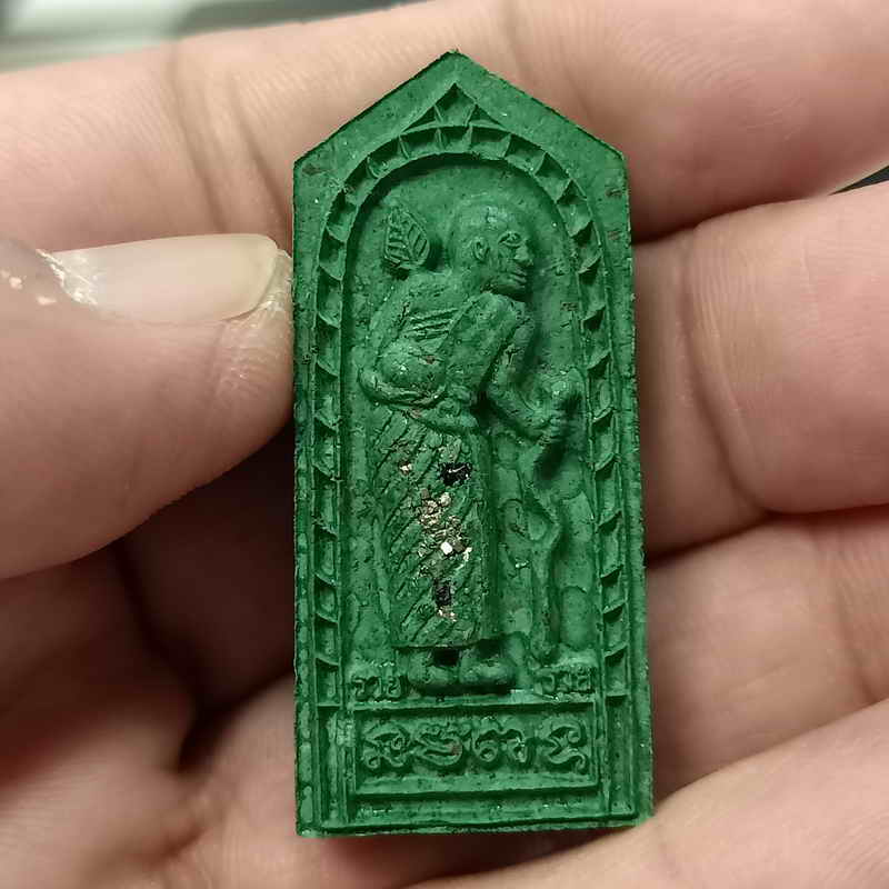 พระผงสีวลี หลังยันต์ห้า รุ่นแรก ทีมพี่เสือสร้าง หลวงพ่อรวย วัดมาบตะพุด จ.ระยอง ปี 2566 เนื้อผง