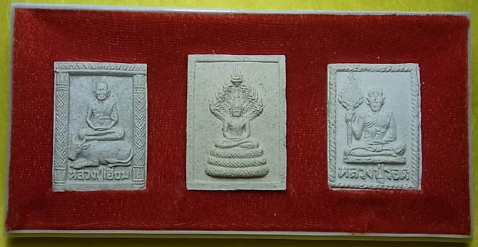 พระผงสี่เหลื่ยม วัดโคนอน 1ชุด มี 3องค์
