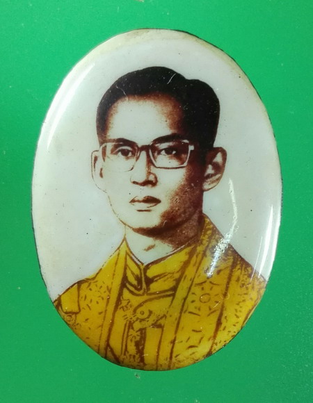 ล็อกเก็ตในหลวง หลวงปู่ทิม วัดละหารไร่ ปลุกเสกปี 2514 พื้นขาว