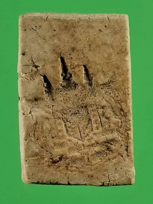 พระสมเด็จ พิมพ์เล็ก หลังตราแผ่นดิน เนื้อผงน้ำมันเก่า