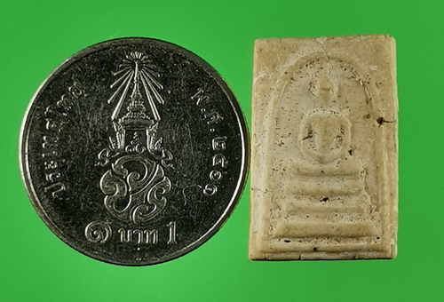 พระสมเด็จ พิมพ์เล็ก หลังตราแผ่นดิน เนื้อผงน้ำมันเก่า